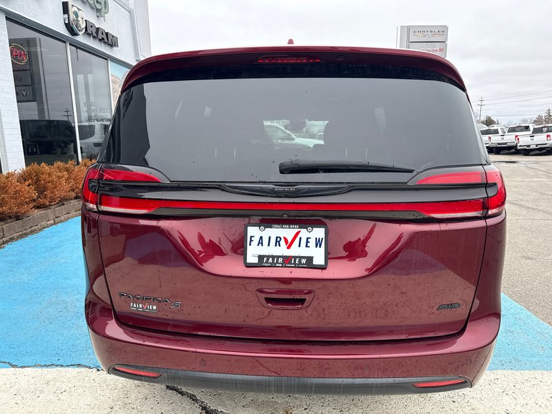 2022 Chrysler Pacifica Touring S AWD