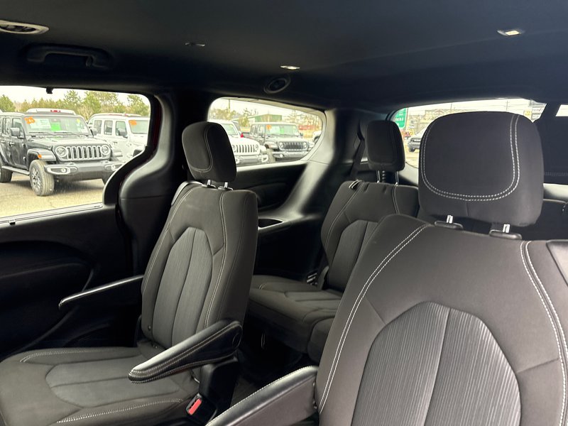 2022 Chrysler Pacifica Touring S AWD