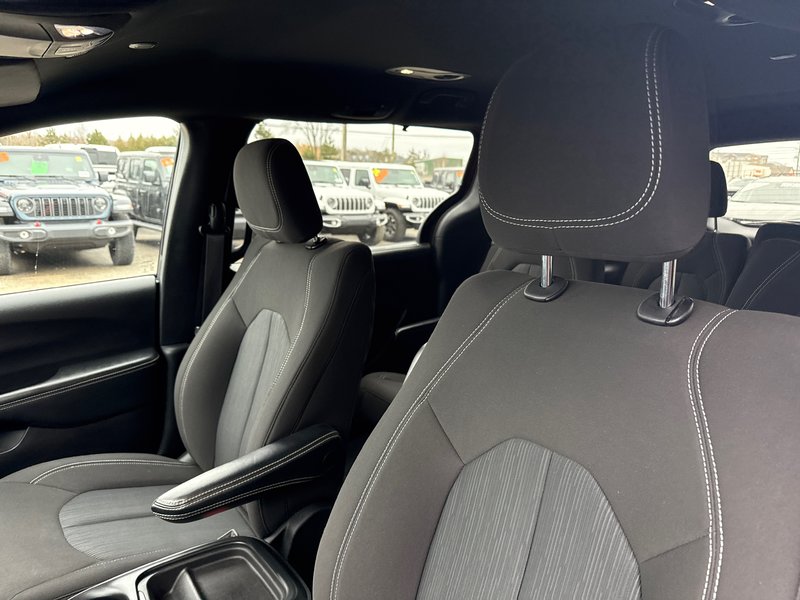 2022 Chrysler Pacifica Touring S AWD