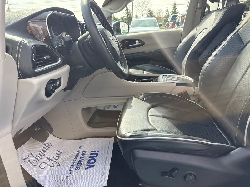2022 Chrysler Pacifica Limited Sun and sound group advanced, safety group, leather, cool seats navigation power rear seats