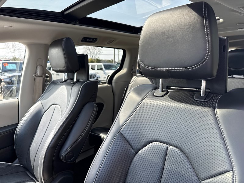 2022 Chrysler Pacifica Limited Sun and sound group advanced, safety group, leather, cool seats navigation power rear seats