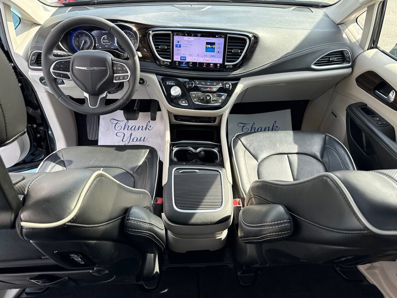 2022 Chrysler Pacifica Limited Sun and sound group advanced, safety group, leather, cool seats navigation power rear seats