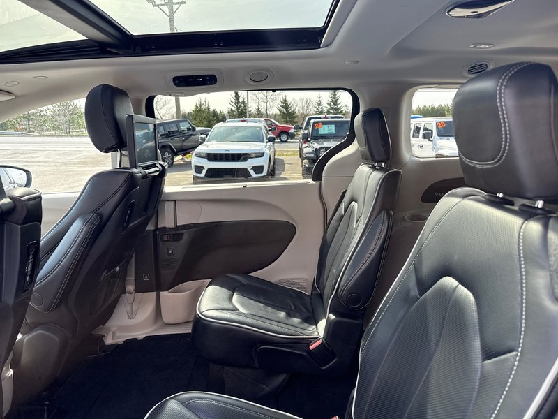 2022 Chrysler Pacifica Limited Sun and sound group advanced, safety group, leather, cool seats navigation power rear seats