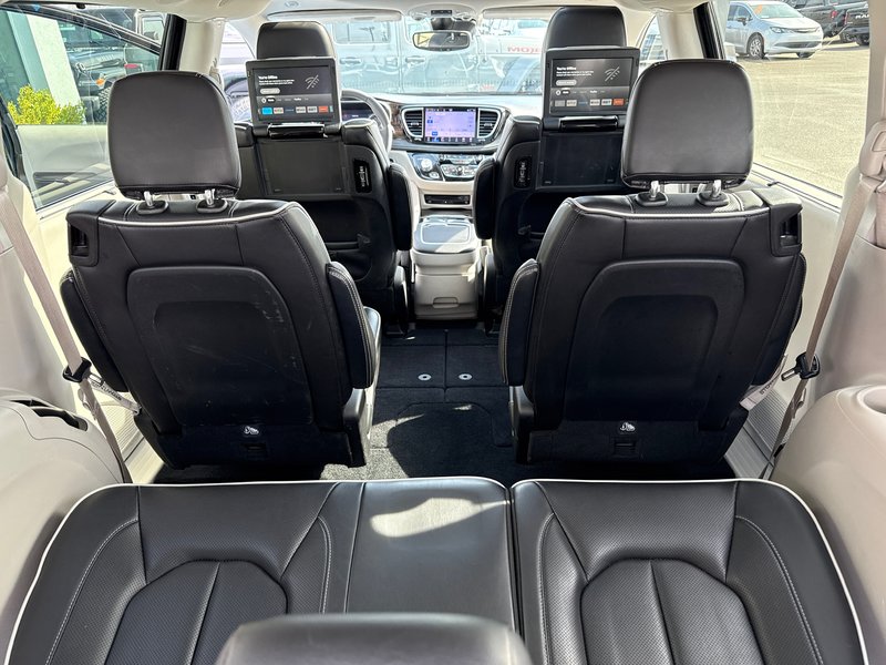 2022 Chrysler Pacifica Limited Sun and sound group advanced, safety group, leather, cool seats navigation power rear seats