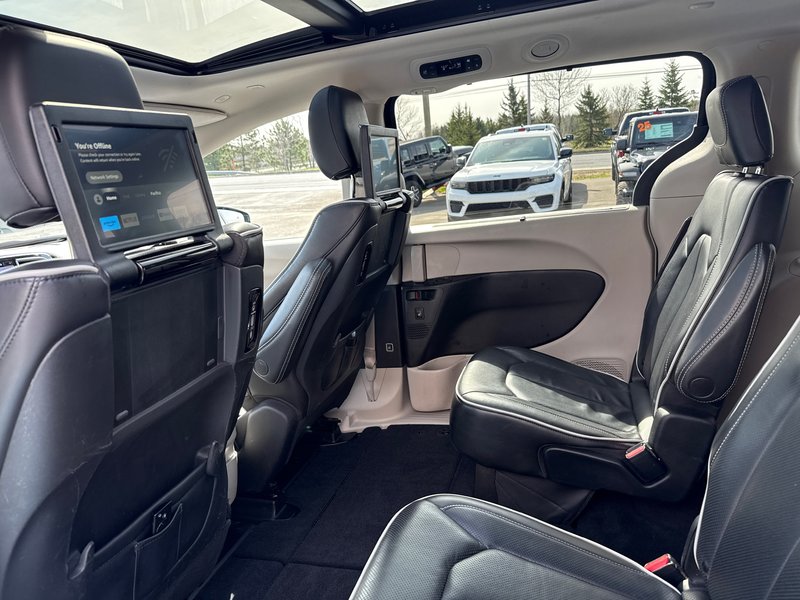 2022 Chrysler Pacifica Limited Sun and sound group advanced, safety group, leather, cool seats navigation power rear seats