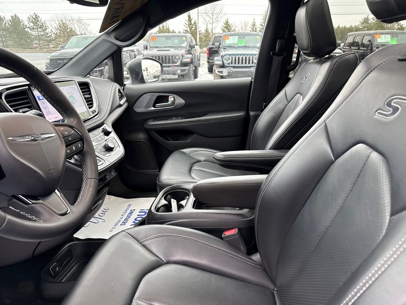 2023 Chrysler Pacifica S with sunroof package Touring L