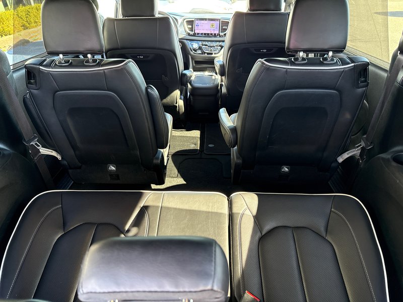 2025 Chrysler Pacifica Limited Sun and sound package power everything