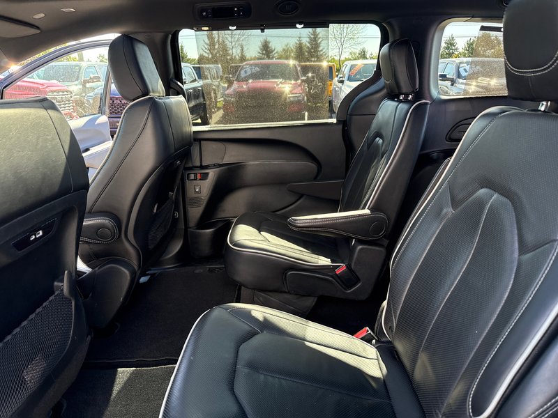 2025 Chrysler Pacifica Limited Sun and sound package power everything