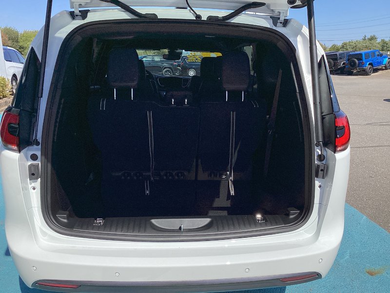 Chrysler Pacifica SELECT 2026