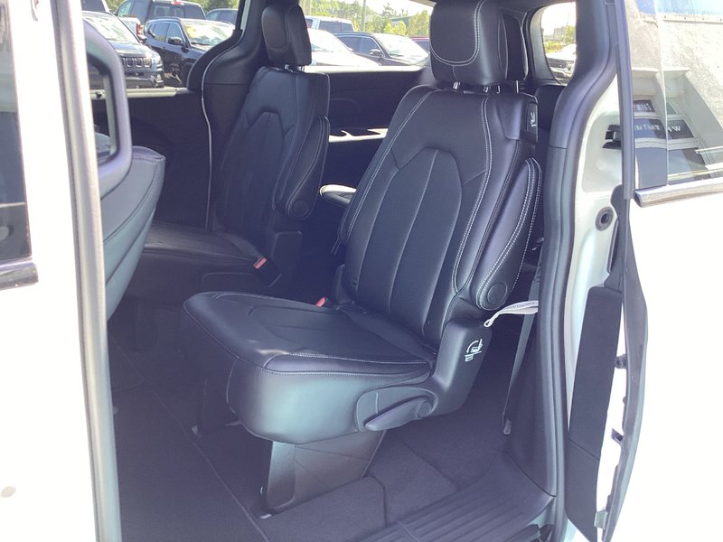 Chrysler Pacifica SELECT 2026