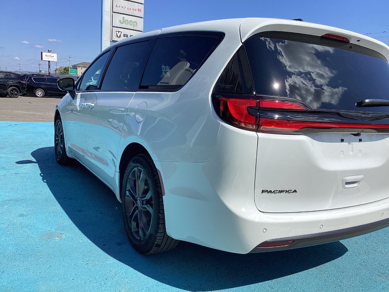 Chrysler Pacifica SELECT 2026