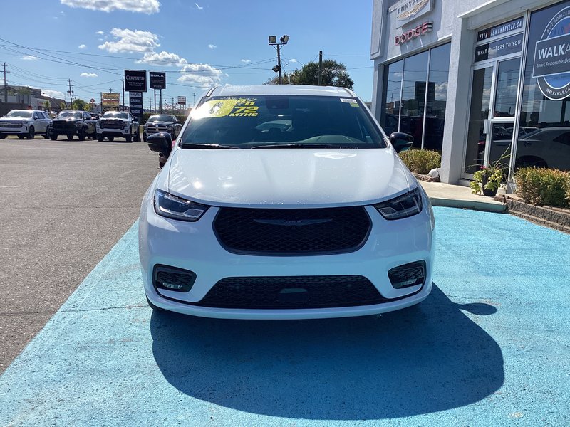 Chrysler Pacifica SELECT 2026