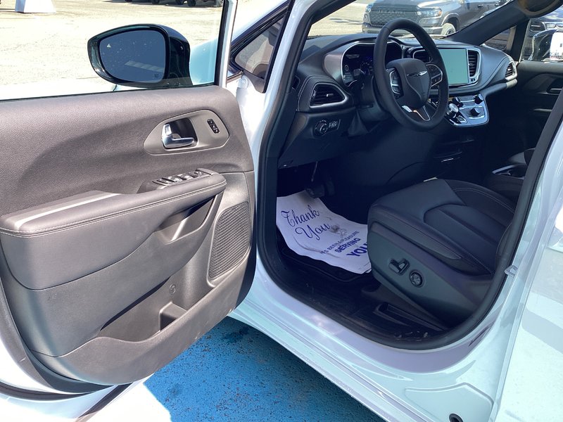 Chrysler Pacifica SELECT 2026