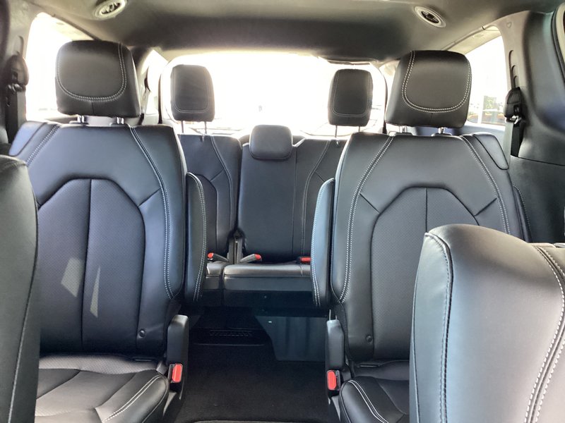 Chrysler Pacifica SELECT 2026
