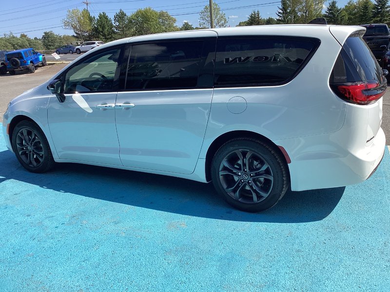 Chrysler Pacifica SELECT 2026