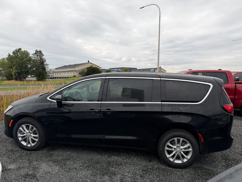 2027 Chrysler Pacifica SELECT AWD