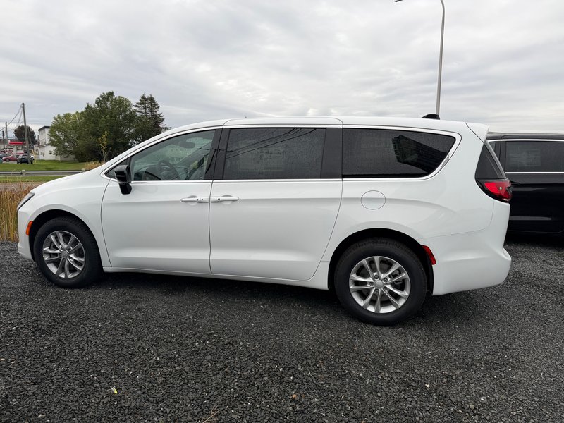 2027 Chrysler Pacifica SELECT AWD
