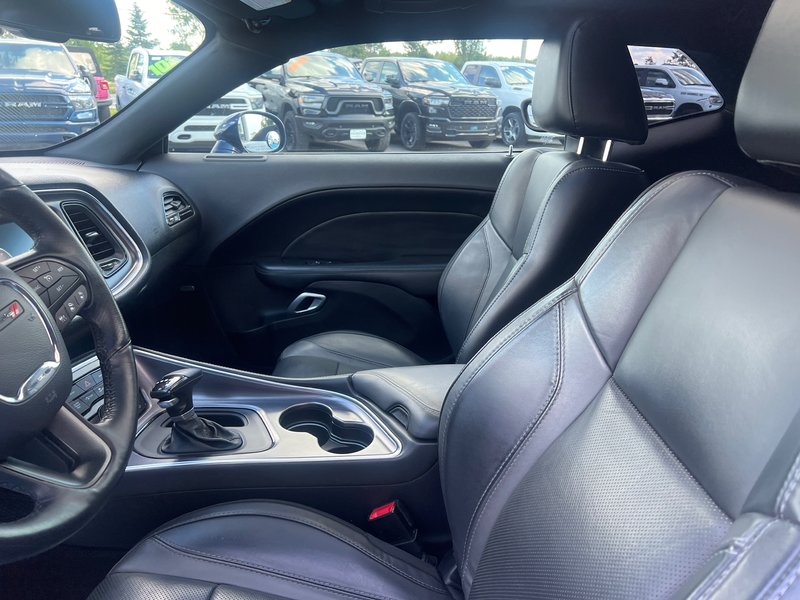 2016 Dodge Challenger R/T limited edition with launch control Limited edition, paint job, new tires, immaculate condition