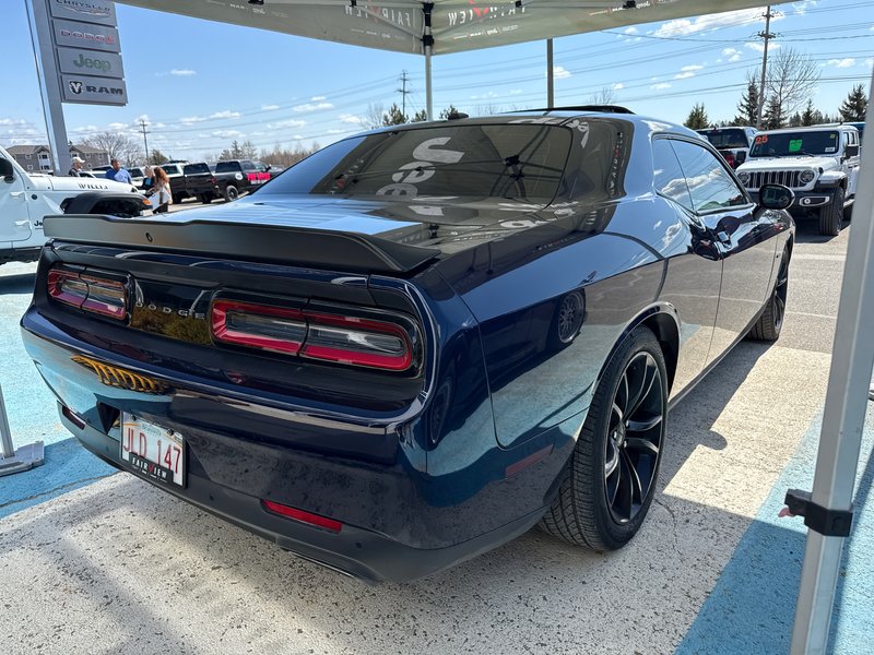 2016 Dodge Challenger R/T limited edition with launch control Limited edition, paint job, new tires, immaculate condition