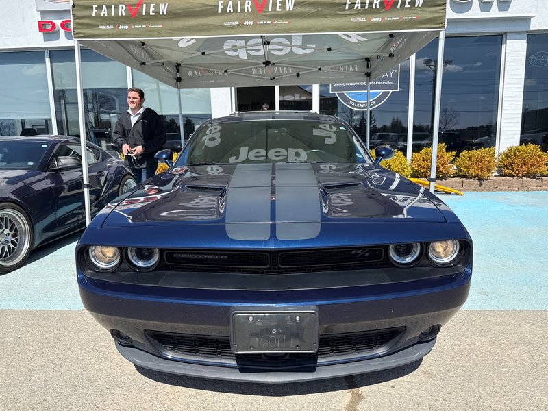 2016 Dodge Challenger R/T limited edition with launch control Limited edition, paint job, new tires, immaculate condition