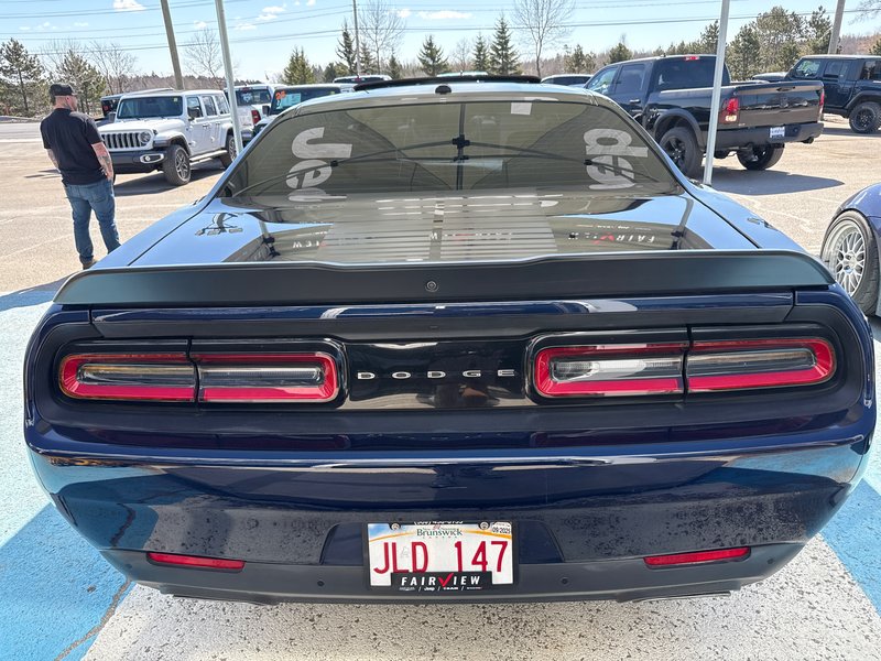 2016 Dodge Challenger R/T limited edition with launch control Limited edition, paint job, new tires, immaculate condition