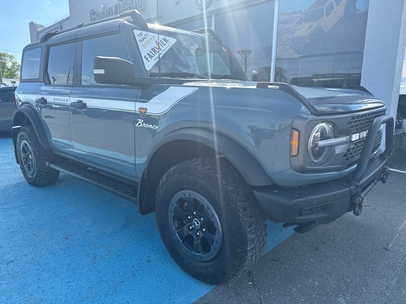 2021 Ford Bronco Standard transmission Badlands Tow package Upgraded tires and rims With full removable top 12 inch screen standard transmission
