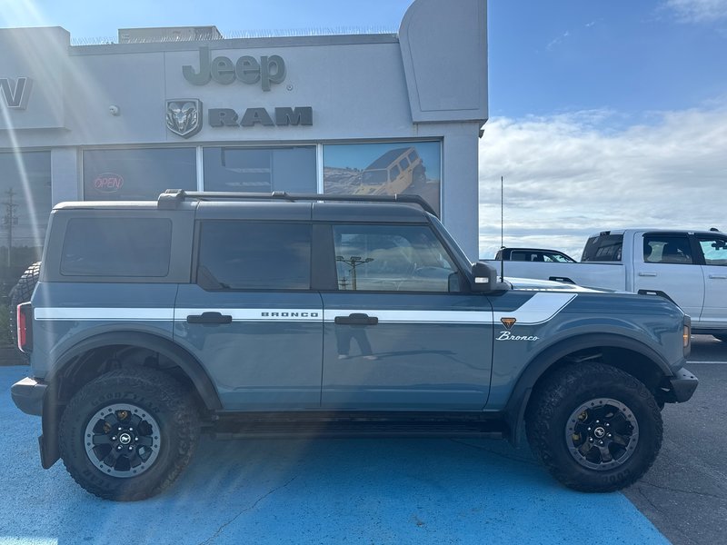 2021 Ford Bronco Standard transmission Badlands Tow package Upgraded tires and rims With full removable top 12 inch screen standard transmission