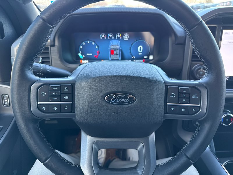 2025 Ford F-150 XLT Low kms