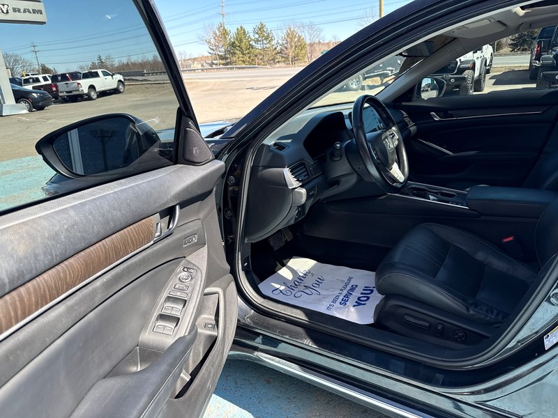 2018 Honda Accord Sedan EX-L Loaded navigation, leather sunroof, two sets of tires