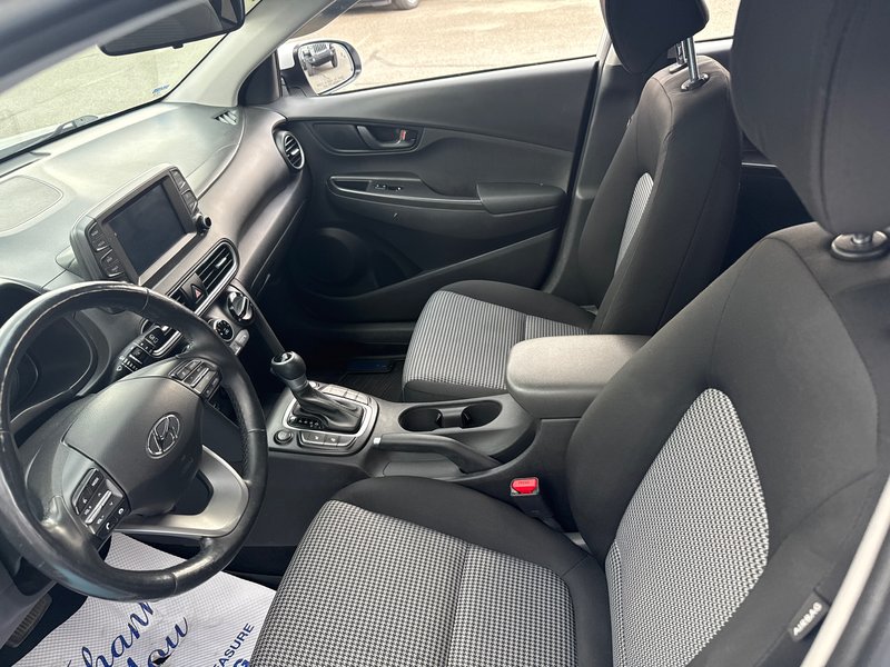 2020 Hyundai Kona Preferred AWD Heated seat heater wheel, Apple CarPlay, etc.