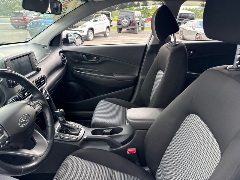2020 Hyundai Kona Preferred AWD Heated seat heater wheel, Apple CarPlay, etc.