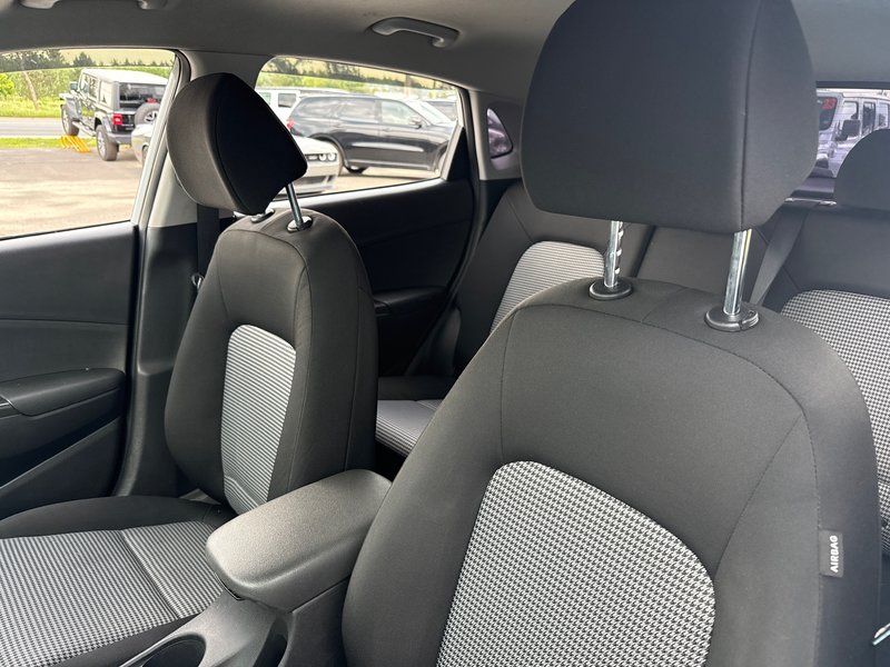2020 Hyundai Kona Preferred AWD Heated seat heater wheel, Apple CarPlay, etc.
