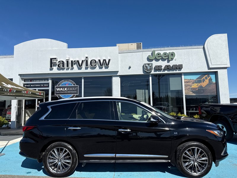 2019 Infiniti QX60 PURE Double sunroof, seven passenger, theatre system, upgraded leather seating, amazing condition