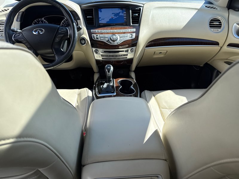 2019 Infiniti QX60 PURE Double sunroof, seven passenger, theatre system, upgraded leather seating, amazing condition