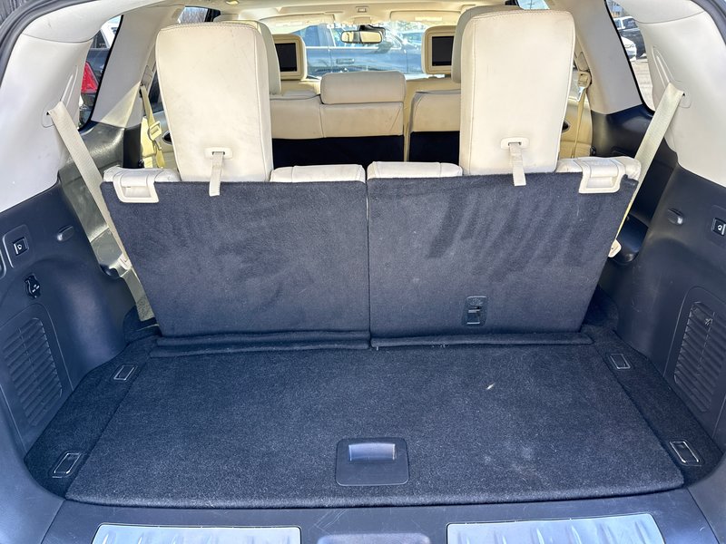 2019 Infiniti QX60 PURE Double sunroof, seven passenger, theatre system, upgraded leather seating, amazing condition