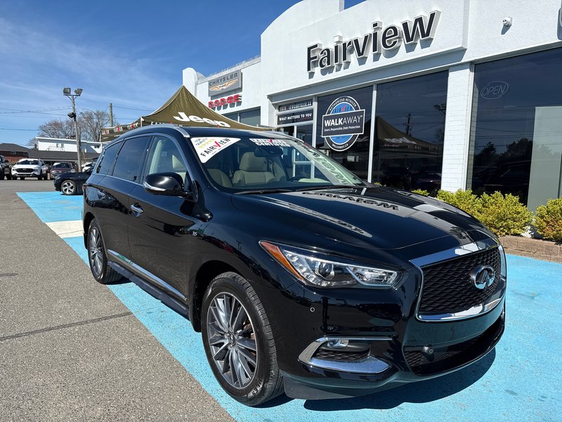 2019 Infiniti QX60 PURE Double sunroof, seven passenger, theatre system, upgraded leather seating, amazing condition