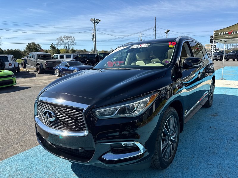 2019 Infiniti QX60 PURE Double sunroof, seven passenger, theatre system, upgraded leather seating, amazing condition