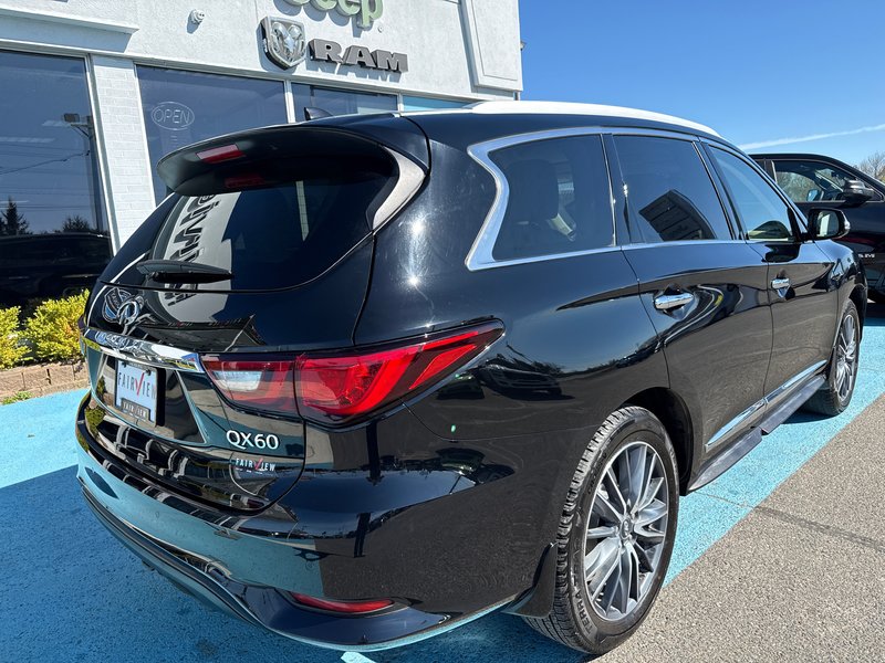 2019 Infiniti QX60 PURE Double sunroof, seven passenger, theatre system, upgraded leather seating, amazing condition