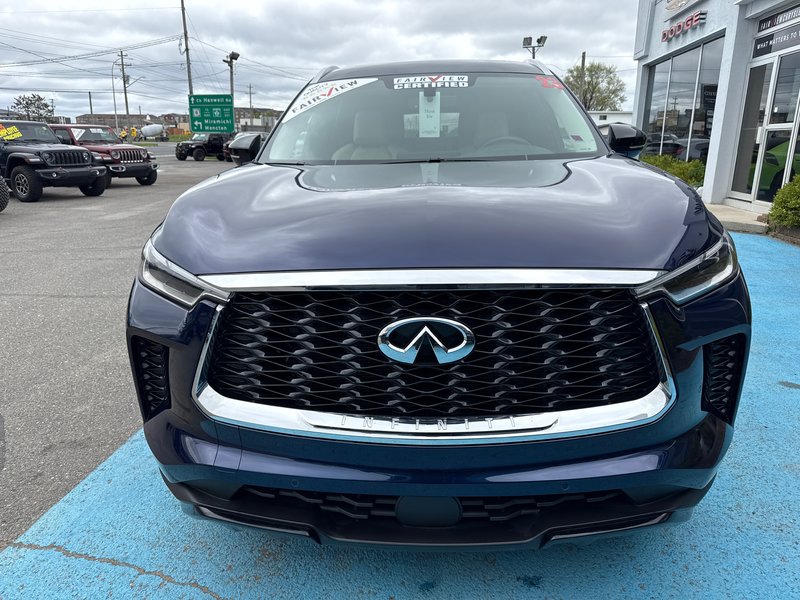 2023 Infiniti QX60 LUXE Upgraded interior panoramic roof seven passenger luxury vehicle