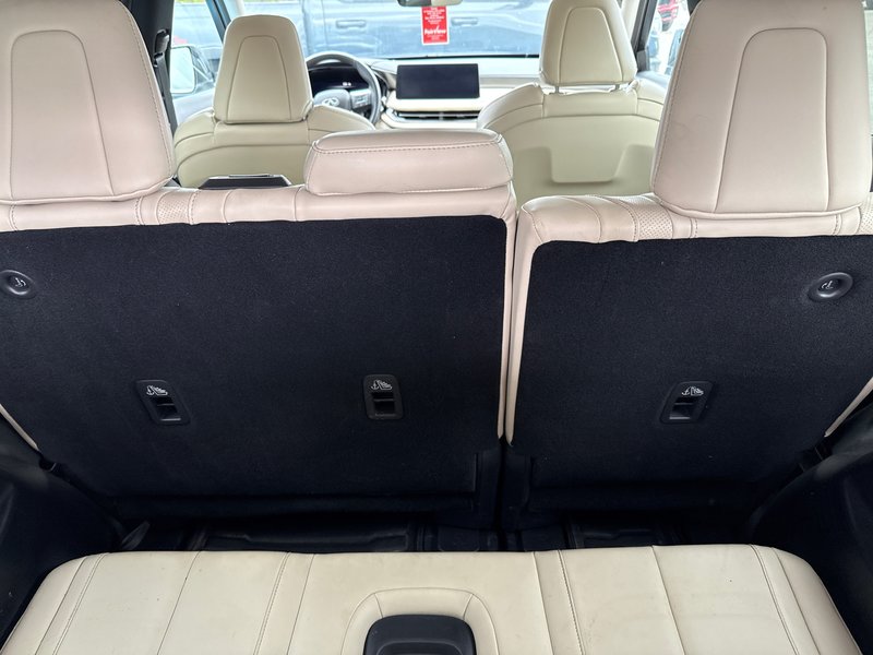 2023 Infiniti QX60 LUXE Upgraded interior panoramic roof seven passenger luxury vehicle
