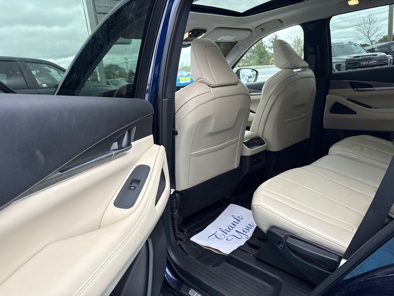 2023 Infiniti QX60 LUXE Upgraded interior panoramic roof seven passenger luxury vehicle