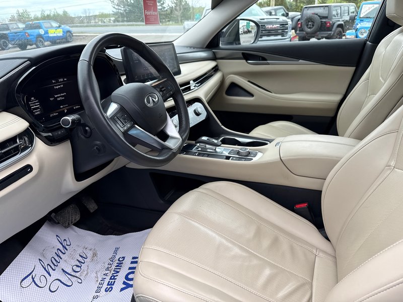 2023 Infiniti QX60 LUXE Upgraded interior panoramic roof seven passenger luxury vehicle