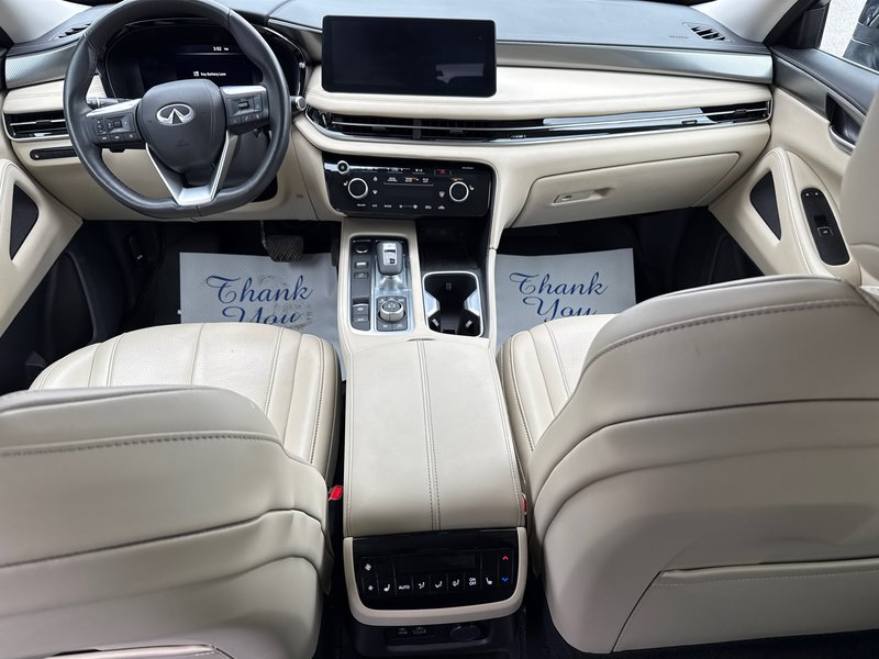 2023 Infiniti QX60 LUXE Upgraded interior panoramic roof seven passenger luxury vehicle