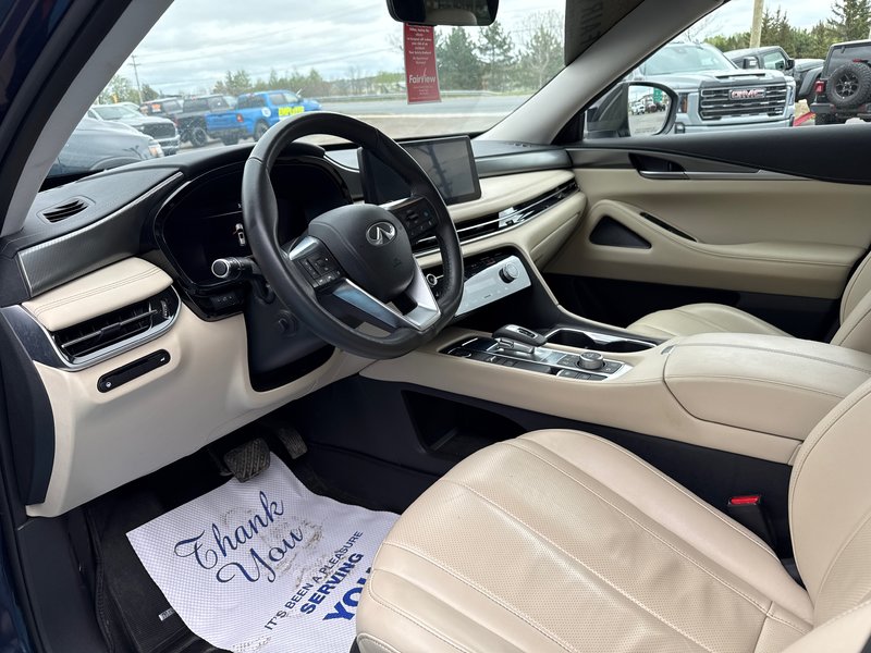 2023 Infiniti QX60 LUXE Upgraded interior panoramic roof seven passenger luxury vehicle