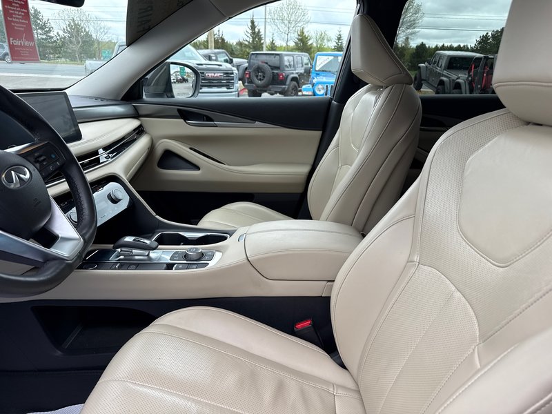2023 Infiniti QX60 LUXE Upgraded interior panoramic roof seven passenger luxury vehicle