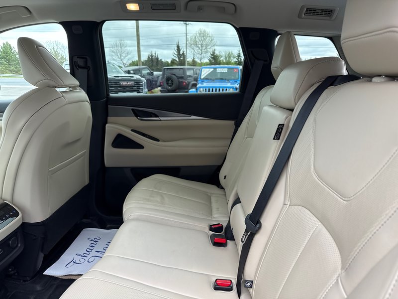 2023 Infiniti QX60 LUXE Upgraded interior panoramic roof seven passenger luxury vehicle