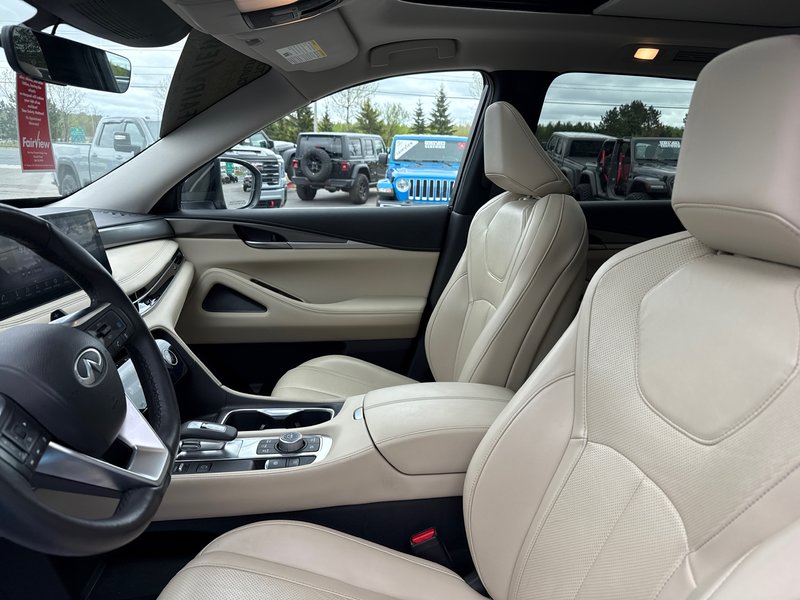 2023 Infiniti QX60 LUXE Upgraded interior panoramic roof seven passenger luxury vehicle