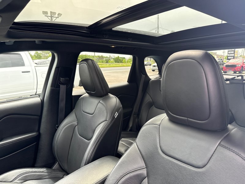 2021 Jeep Cherokee 80th Anniversary Leather, panoramic roof, advanced safety group, navigation