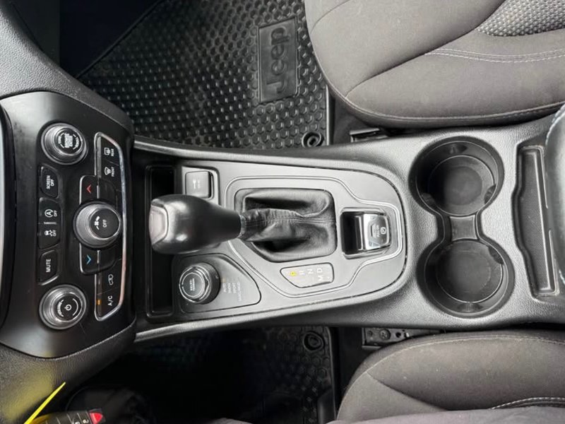 2021 Jeep Cherokee SPORT