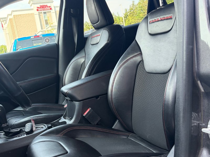 2021 Jeep CHEROKEE TRAILHAWK